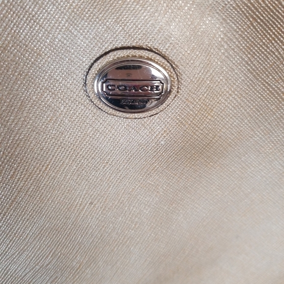 COACH Peyton Large Tote Gold Crossgrain Leather - Picture 3 of 8